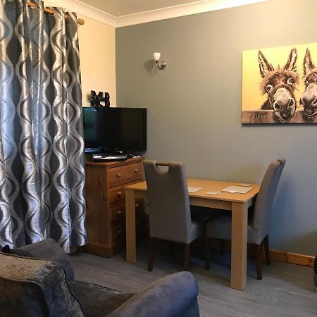 No 5 Newly Refurbished 4 Bedroom House Cononbridge Eksteriør bilde