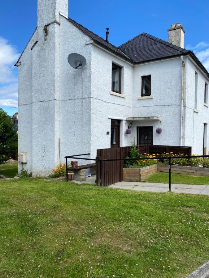 No 5 Newly Refurbished 4 Bedroom House Cononbridge Eksteriør bilde