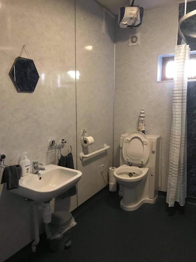 No 5 Newly Refurbished 4 Bedroom House Cononbridge Eksteriør bilde