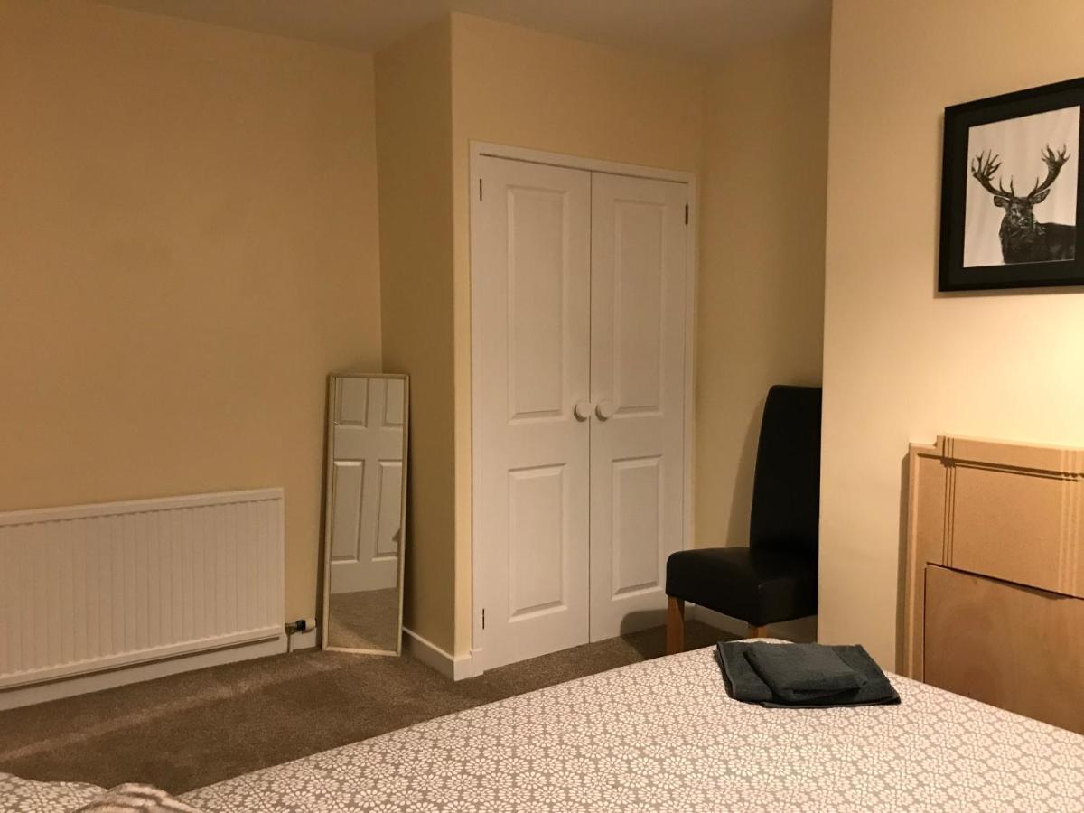 No 5 Newly Refurbished 4 Bedroom House Cononbridge Eksteriør bilde
