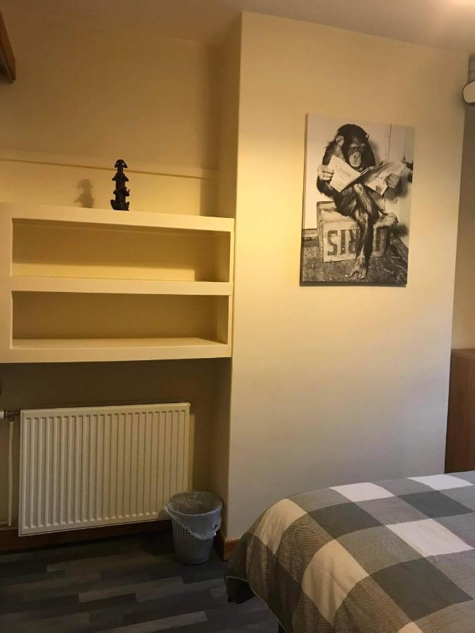 No 5 Newly Refurbished 4 Bedroom House Cononbridge Eksteriør bilde