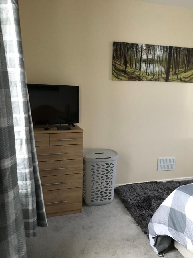 No 5 Newly Refurbished 4 Bedroom House Cononbridge Eksteriør bilde
