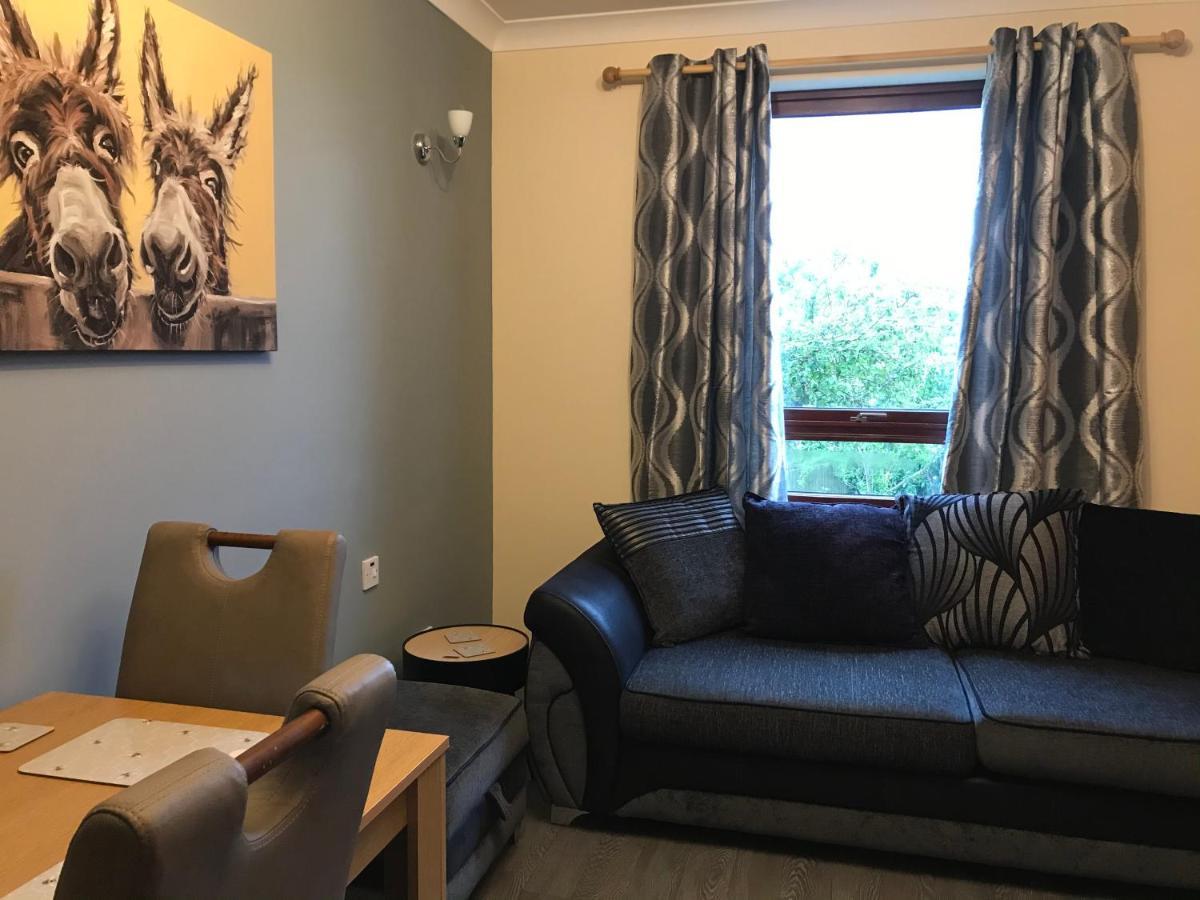 No 5 Newly Refurbished 4 Bedroom House Cononbridge Eksteriør bilde
