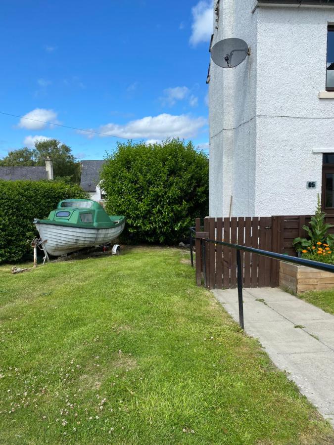 No 5 Newly Refurbished 4 Bedroom House Cononbridge Eksteriør bilde